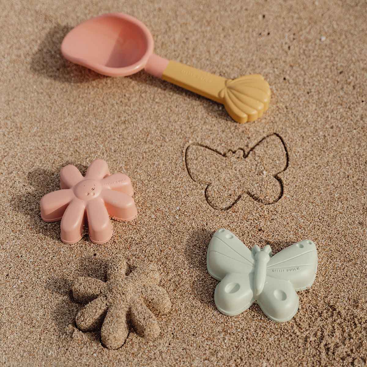 Little Dutch Beach Set Sand Shapes Flowers & Butterflies