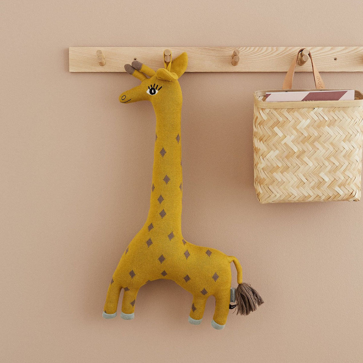 OYOY Noah Giraffe Cushion